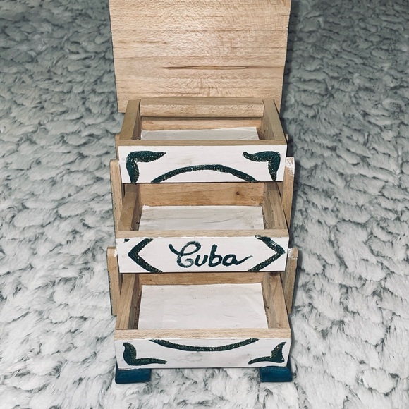 Wooden 3 tier Cuba keepsake momento - Picture 8 of 12